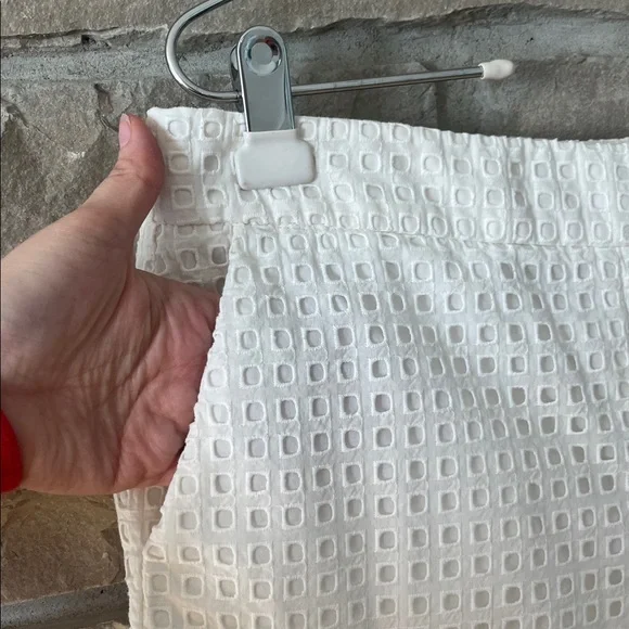 Ann Taylor White Eyelet Women Shorts Size 12 - Picture 3 of 15